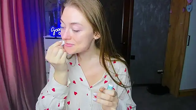 Demure Smile online show from September 18, 4:14 am