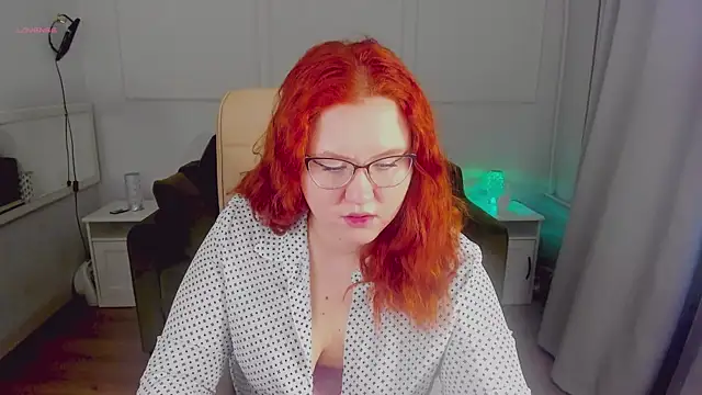 Snapshot of GeorginiaGrimes chatting on December 12, 10:34 am GeorginiaGrimes online show from December 12, 10:34 am