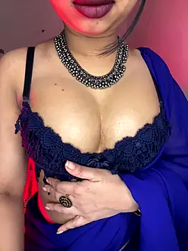 Snapshot of Hot-sexy222 chatting on January 9, 1:52 am Hot-sexy222 online show from January 9, 1:52 am