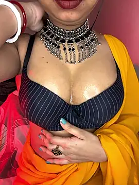 Snapshot of Hot-sexy222 chatting on January 15, 1:43 am Hot-sexy222 online show from January 15, 1:43 am