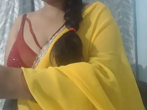 Snapshot of cute-priy chatting on May 7, 9:03 am cute-priy online show from May 7, 9:03 am