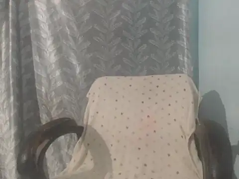 Snapshot of cute-priy chatting on June 2, 6:04 am cute-priy online show from June 2, 6:04 am