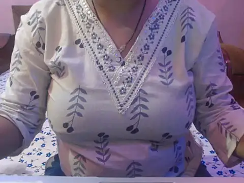 Snapshot of cute-priy chatting on June 10, 4:34 am cute-priy online show from June 10, 4:34 am