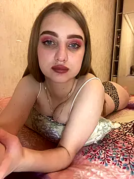 MollyDolle online show from September 18, 8:00 pm