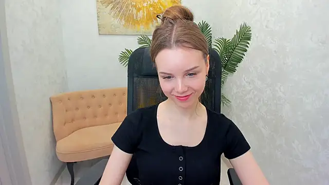 MileyWings online show from February 26, 6:00 pm