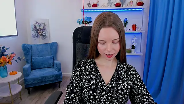 MileyWings online show from October 25, 11:51 am