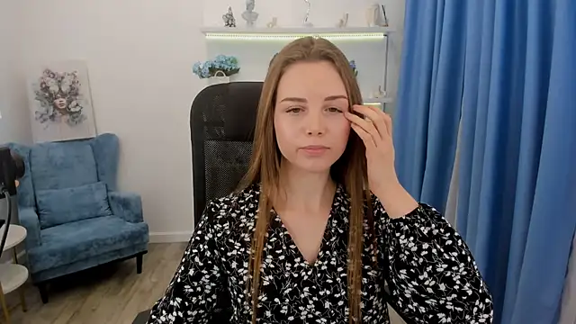 MileyWings online show from November 20, 12:05 pm