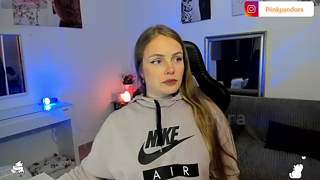 Piinkpandora online show from March 7, 8:50 pm