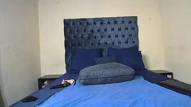 Snapshot of CANDY-X-LOVE-xx chatting on October 21, 6:52 pm CANDY-X-LOVE-xx online show from October 21, 6:52 pm