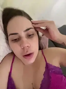 Julinha18 online show from January 27, 5:25 am