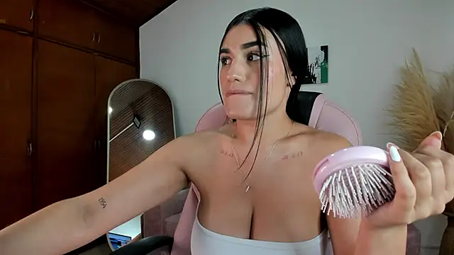 Snapshot of Alheli_16 chatting on February 21, 12:06 pm Alheli 16 online show from February 21, 12:06 pm