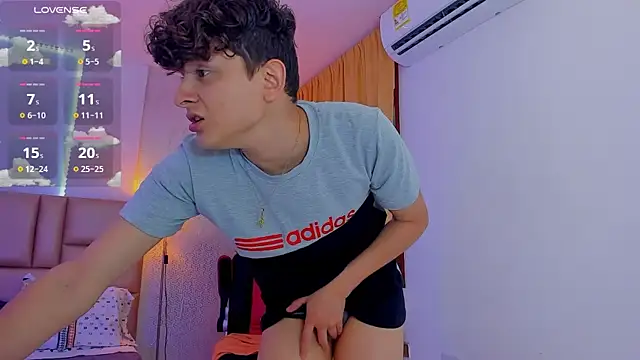 Snapshot of Nathan_Bluee chatting on January 19, 4:25 pm Nathan Bluee online show from January 19, 4:25 pm