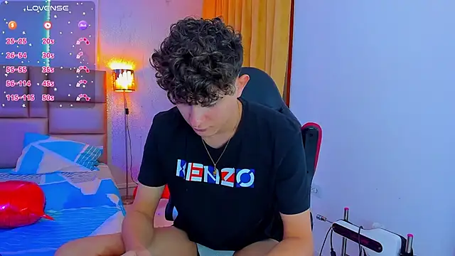 Snapshot of Nathan_Bluee chatting on February 18, 4:26 pm Nathan Bluee online show from February 18, 4:26 pm