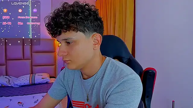 Snapshot of Nathan_Bluee chatting on February 19, 4:55 pm Nathan Bluee online show from February 19, 4:55 pm