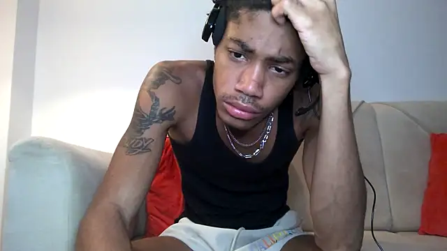 Snapshot of Skinnyblackman chatting on November 12, 12:55 am Skinnyblackman online show from November 12, 12:55 am