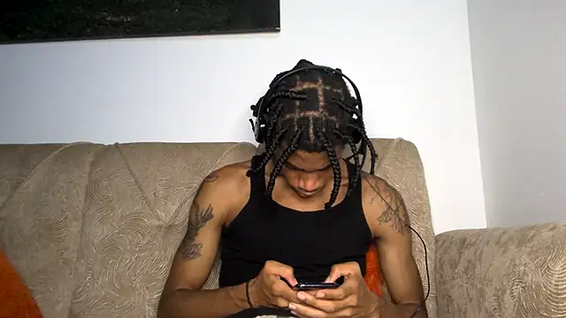 Snapshot of Skinnyblackman chatting on November 27, 3:19 am Skinnyblackman online show from November 27, 3:19 am