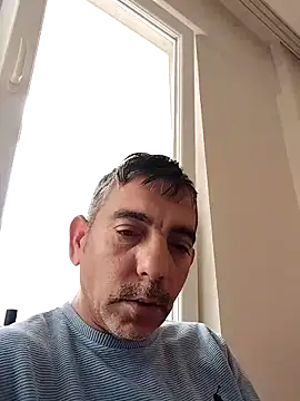 Snapshot of Egemen2245 chatting on November 15, 8:33 am Egemen2245 online show from November 15, 8:33 am