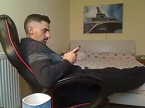 amydamarw online show from December 18, 8:20 am