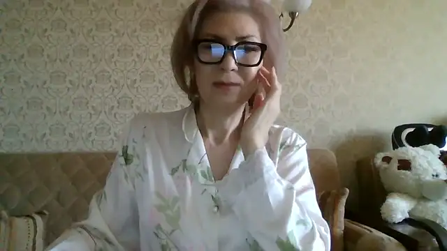 Snapshot of Elegant00Lady chatting on May 29, 3:48 am Elegant00Lady online show from May 29, 3:48 am