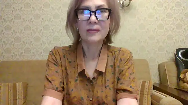 Snapshot of Elegant00Lady chatting on June 15, 5:04 pm Elegant00Lady online show from June 15, 5:04 pm