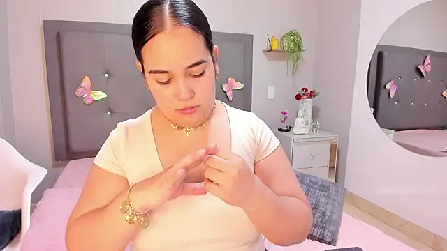Snapshot of emma_lye chatting on July 29, 7:01 pm emma lye online show from July 29, 7:01 pm