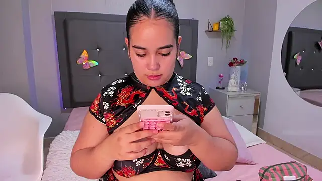 Snapshot of emma_lye chatting on August 2, 4:38 pm emma lye online show from August 2, 4:38 pm
