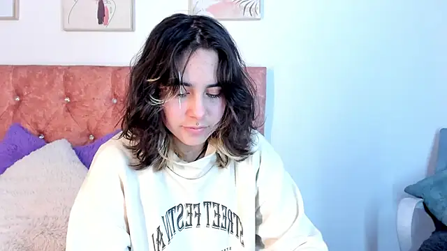 Snapshot of riley_colors chatting on March 12, 10:07 pm riley colors online show from March 12, 10:07 pm