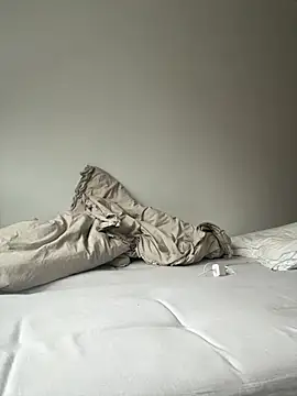 Snapshot of Sara_darling chatting on March 12, 6:51 am Sara darling online show from March 12, 6:51 am