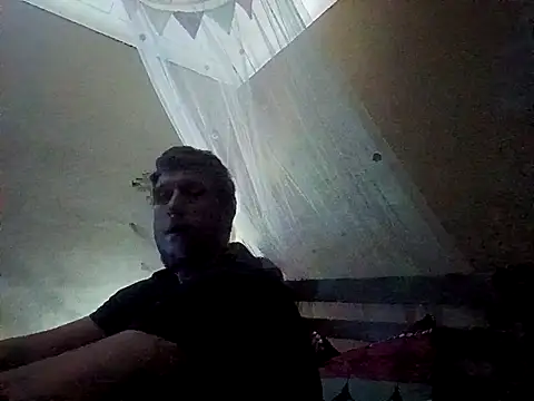 Snapshot of Missmesexycouple69 chatting on October 1, 7:31 pm Missmesexycouple69 online show from October 1, 7:31 pm