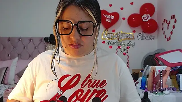 lanaqueen699 online show from February 27, 3:26 pm