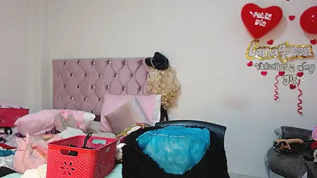 lanaqueen699 online show from March 1, 3:27 pm