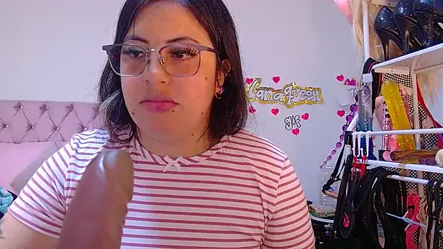 lanaqueen699 online show from April 29, 6:25 pm