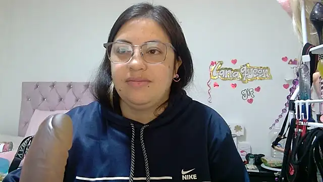 lanaqueen699 online show from April 30, 12:33 pm