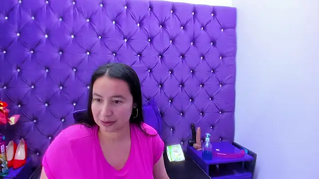 Snapshot of NaomyPrinces chatting on May 6, 2:00 pm NaomyPrinces online show from May 6, 2:00 pm