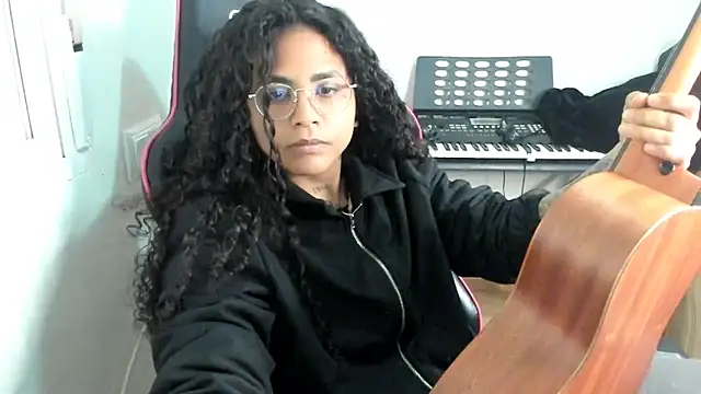 Snapshot of Ama_music chatting on May 11, 2:34 pm Ama music online show from May 11, 2:34 pm