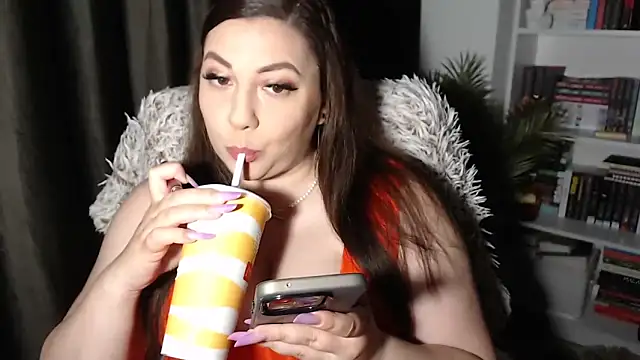 Snapshot of Goddessmxx chatting on June 3, 8:25 pm Goddessmxx online show from June 3, 8:25 pm