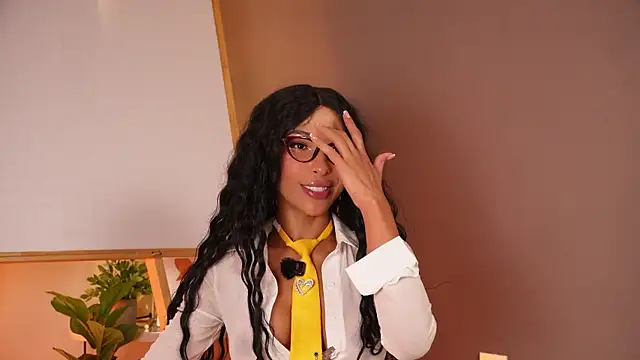 Snapshot of OSHUN_ chatting on July 22, 12:41 pm OSHUN online show from July 22, 12:41 pm