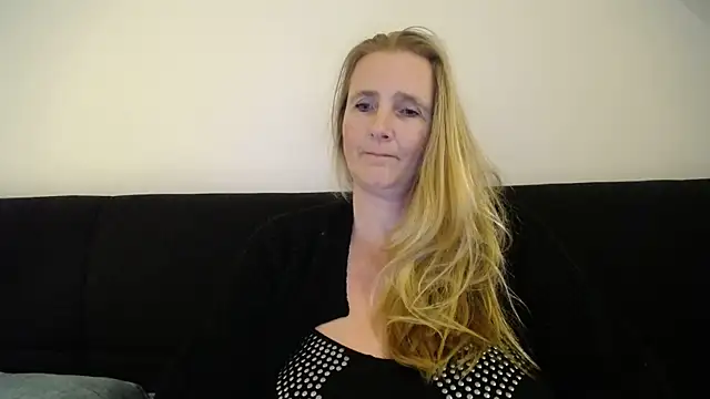 Snapshot of XXNikkie chatting on December 21, 7:38 pm XXNikkie online show from December 21, 7:38 pm
