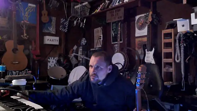 Snapshot of itsjameswebbscope chatting on October 28, 8:07 am itsjameswebbscope online show from October 28, 8:07 am