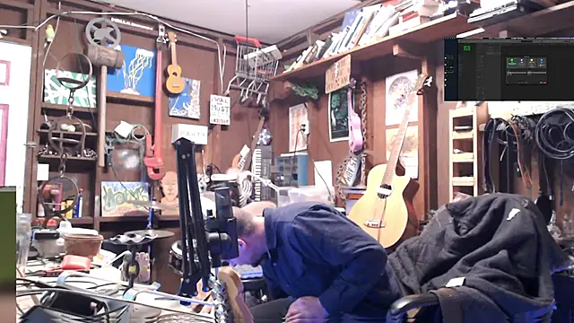 Snapshot of itsjameswebbscope chatting on December 3, 3:32 pm itsjameswebbscope online show from December 3, 3:32 pm