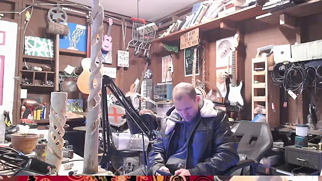 Snapshot of itsjameswebbscope chatting on December 15, 7:18 pm itsjameswebbscope online show from December 15, 7:18 pm