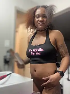 Snapshot of PrettyGal_Tingz chatting on February 6, 11:26 pm PrettyGal Tingz online show from February 6, 11:26 pm