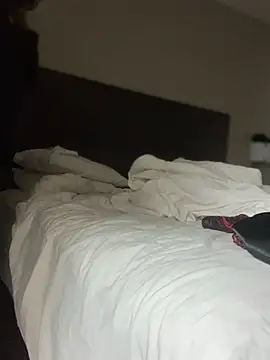 Snapshot of PrettyGal_Tingz chatting on February 7, 1:43 pm PrettyGal Tingz online show from February 7, 1:43 pm