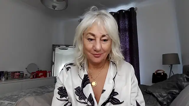 Snapshot of TanyaTaylor45 chatting on February 8, 9:34 am TanyaTaylor45 online show from February 8, 9:34 am