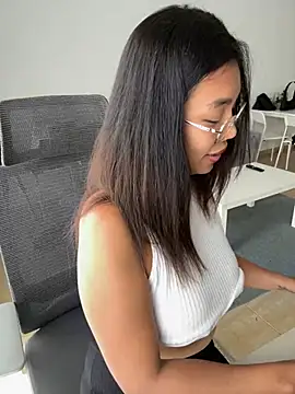 NaughtyMe online show from December 6, 7:43 am