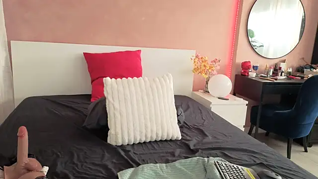 NaughtyMe online show from January 7, 6:05 am