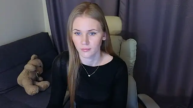 Snapshot of IsabelAllen chatting on December 3, 6:04 am IsabelAllen online show from December 3, 6:04 am