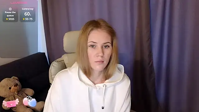 Snapshot of IsabelAllen chatting on December 4, 6:55 am IsabelAllen online show from December 4, 6:55 am