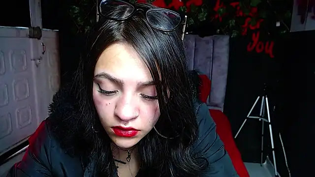 Snapshot of Violettasquirt chatting on May 7, 5:18 pm Violettasquirt online show from May 7, 5:18 pm