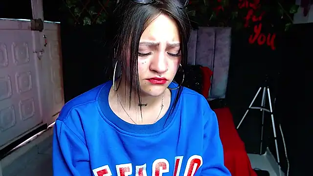 Snapshot of Violettasquirt chatting on May 8, 1:38 pm Violettasquirt online show from May 8, 1:38 pm